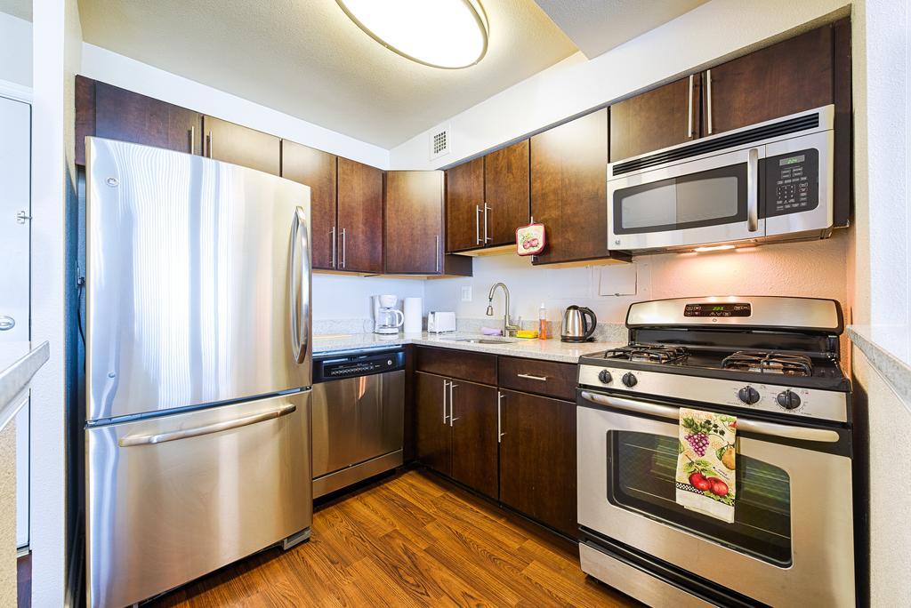 Ray W. Suites Aparthotel